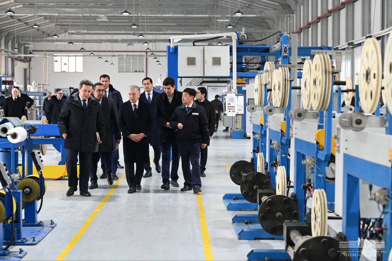 Shavkat Mirziyoyev visited industrial enterprises launched in Jizzakh ...